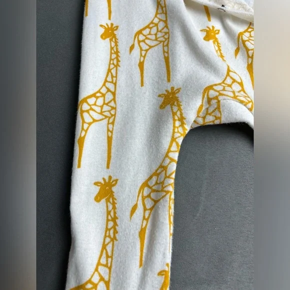 Milkbarn Gold Giraffes Organic Cotton Knit Snap Front Footie Size 3-6M - Picture 4 of 10